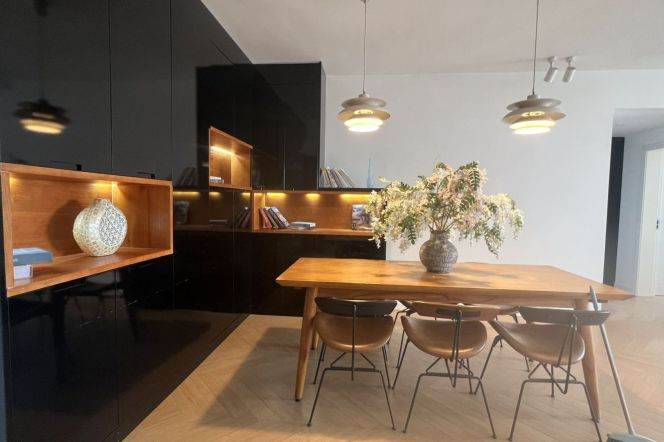 High-Floor Spacious 2BR Apartment near Zhongshan Park (L2/L3/L4)