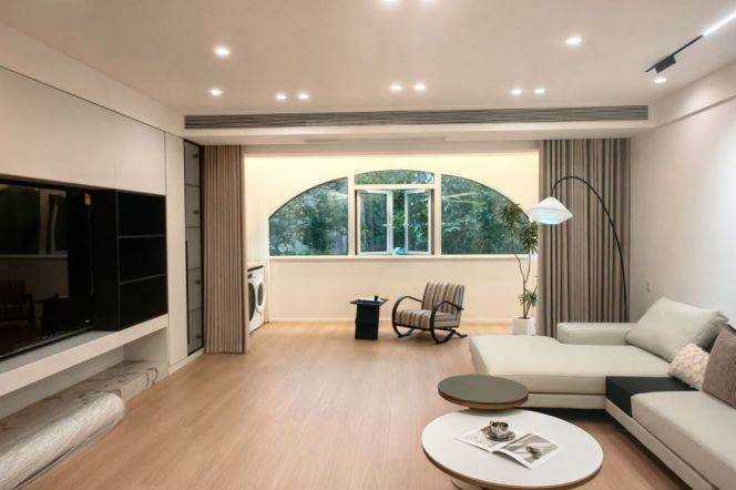 Spacious 2BR Apartment near Xujiahui Park (L7/L9)