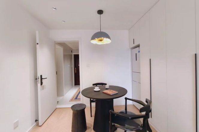 1BR Apartment in Xujiahui with Floor-to-Ceiling Windows (L1/L9/L11)