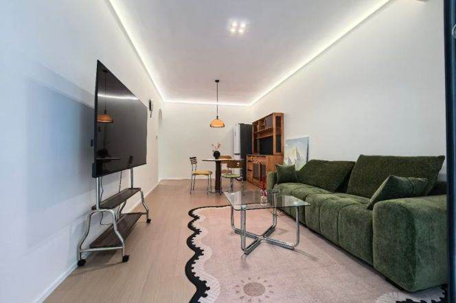 Spacious 1BR Lane House in Jing'an with Floor-to-Ceiling Windows