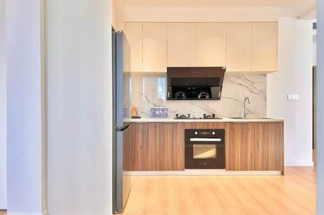 High-Floor Spacious 1BR Apartment near Shanghai Stadium Metro (L4)