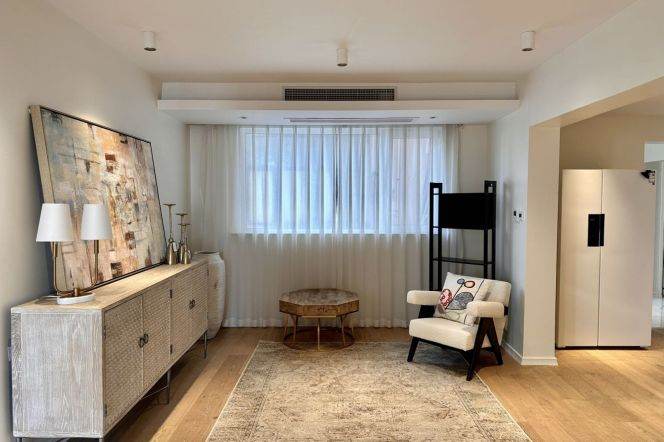 High-Floor 3BR Apartment in Jing'an (L2/L7/L14)
