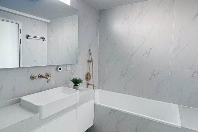 High-Floor 3BR Apartment near Changshou Rd Metro with Floor-to-Ceiling Windows (L3/L4/L7)