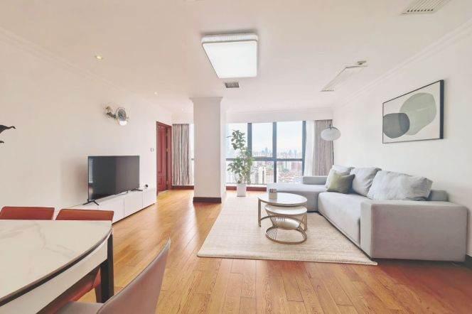 High-Floor 3BR Apartment in Gubei (L10)