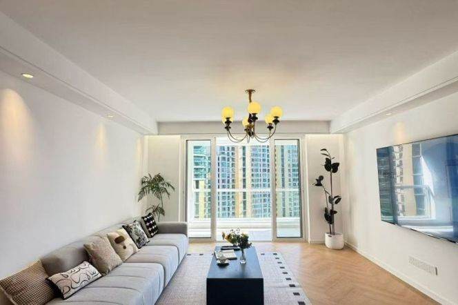 High-Floor 3BR Apartment near Zhongshan Park (L2/L3/L4)
