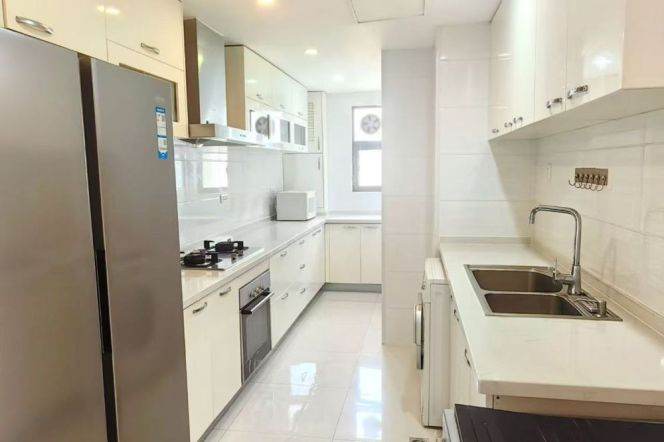 High-Floor Spacious 3BR Apartment in Old Xuhui (L1/L10)