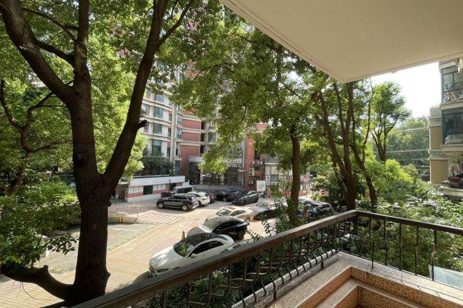 3BR Apartment in Gubei with Floor-to-Ceiling Windows (L2/L15)