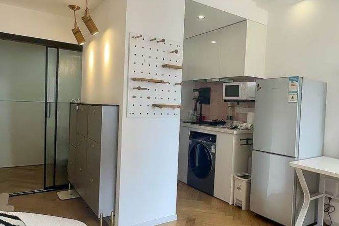 1BR Apartment in Old Xuhui (L9/L12)