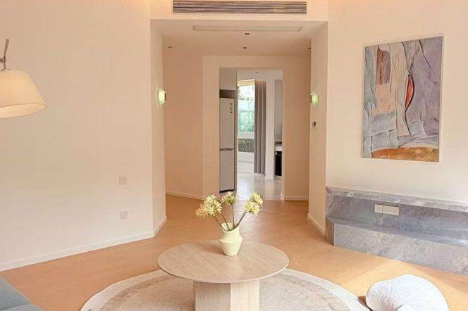 Spacious 3BR Apartment in Gubei