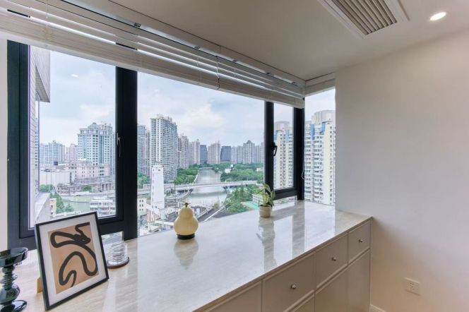 High-Floor 3BR Apartment near Changshou Rd Metro