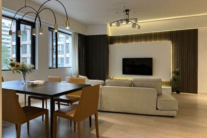 Spacious 2BR Apartment near Shanghai Indoor Stadium Metro (L4)