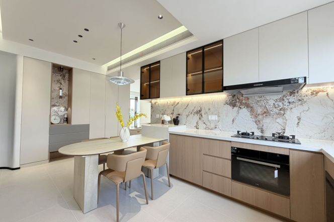 High-Floor Spacious 3BR Apartment near Zhongshan Park (L2/L3/L4)