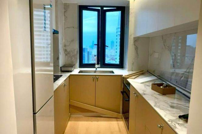 High-Floor 3BR Apartment in Gubei