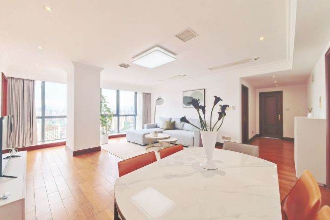 High-Floor 3BR Apartment in Gubei (L10)