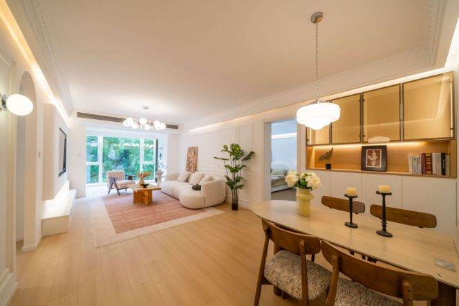 Spacious 2BR Apartment near Yishan Rd Metro with Green View (L1/L3/L4/L9)