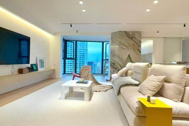 High-Floor 3BR Apartment in Gubei
