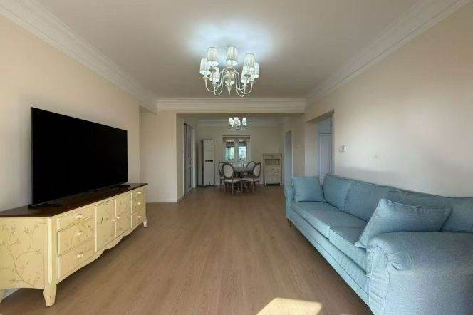 Spacious 2BR Apartment at Ambassy Court (L1/L7/L10)