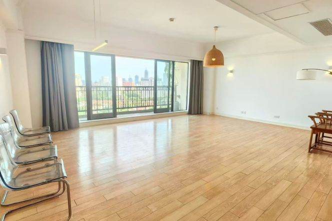 High-Floor Spacious 3BR Apartment in Old Xuhui (L1/L10)