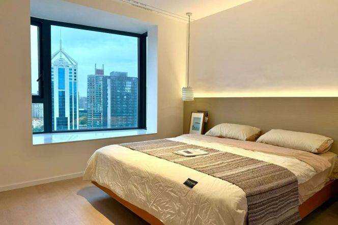 High-Floor 3BR Apartment in Gubei