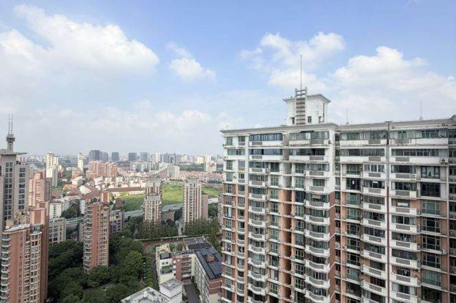 High-Floor Spacious 3BR Apartment near Zhongshan Park (L2/L3/L4)