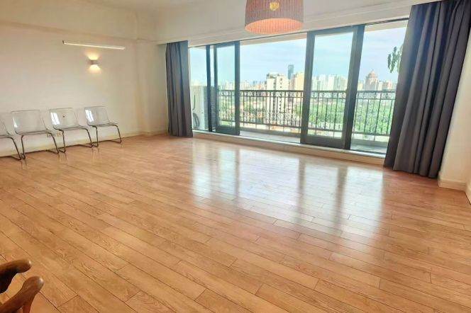 High-Floor Spacious 3BR Apartment in Old Xuhui (L1/L10)