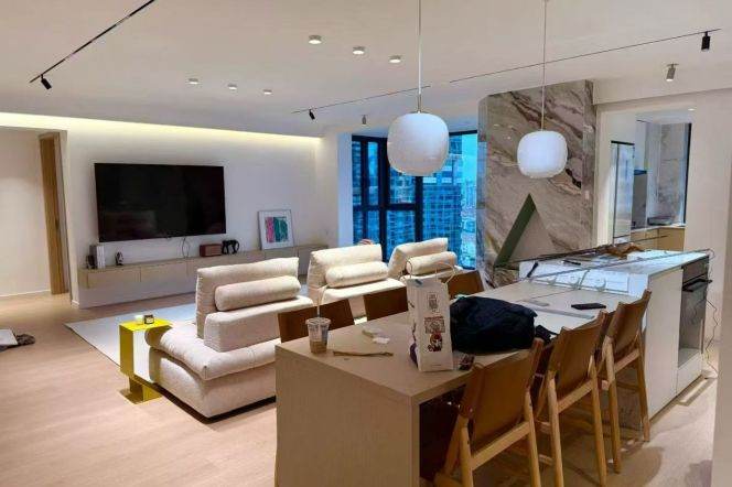 High-Floor 3BR Apartment in Gubei