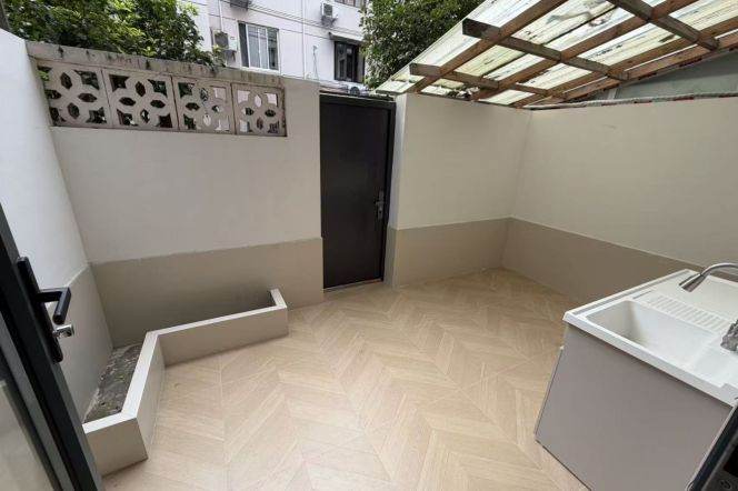 Spacious 1BR Apartment near West Bund with Terrace (L11)