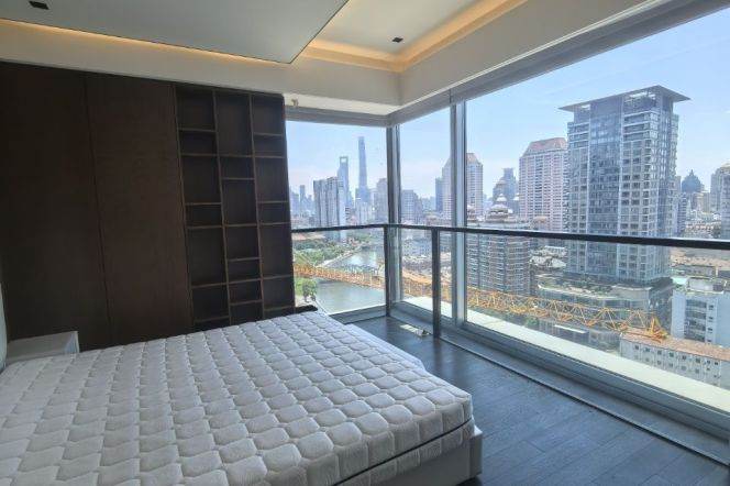 Spacious 3BR Apartment near People's Square with River View (L8/L12)