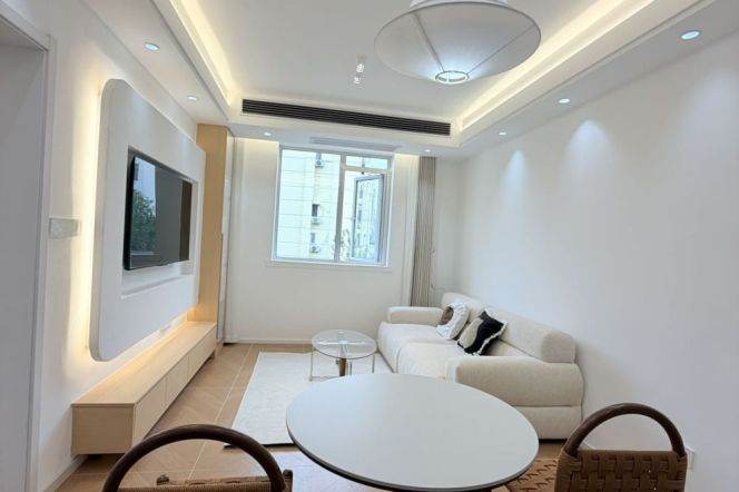 1BR Apartment in Jing'an (L2/L11)