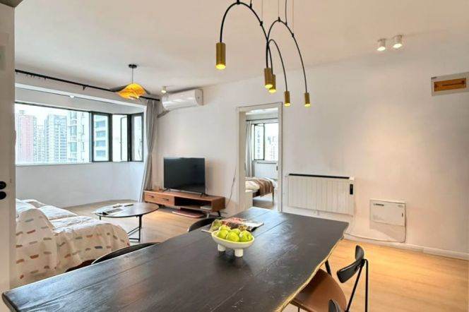 2BR Apartment in Jing'an (L14)