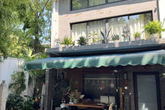 Spacious 2BR Lane House near Zhongshan Park with Private Garden