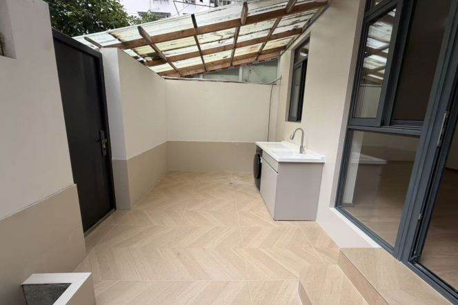 Spacious 1BR Apartment near West Bund with Terrace (L11)