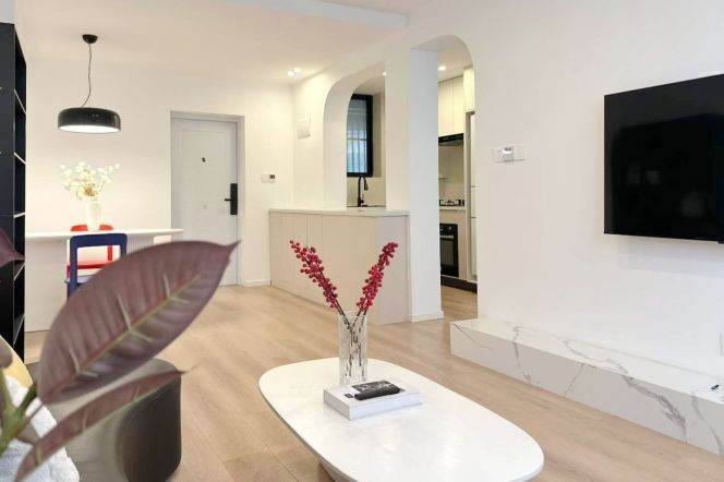 1BR Apartment in Old Xuhui (L10)