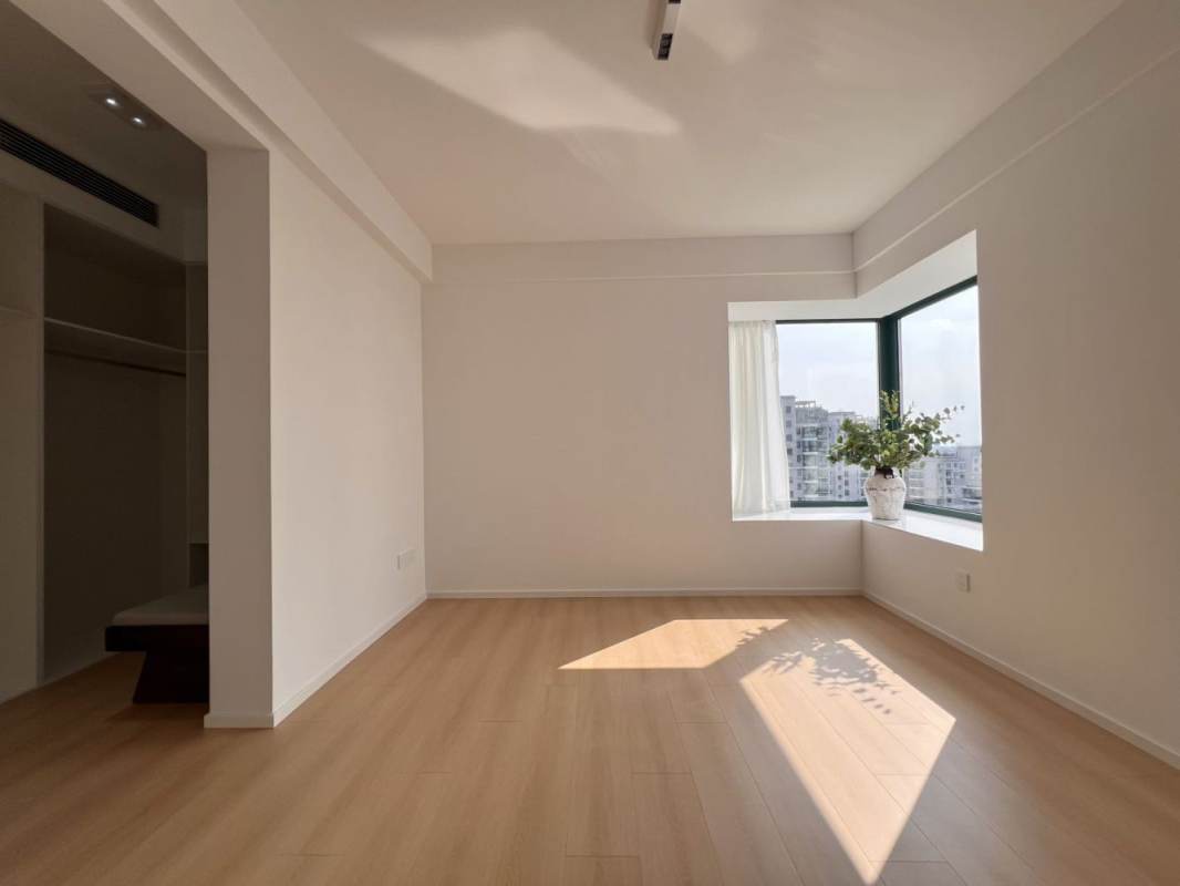 Housing image — Bedroom