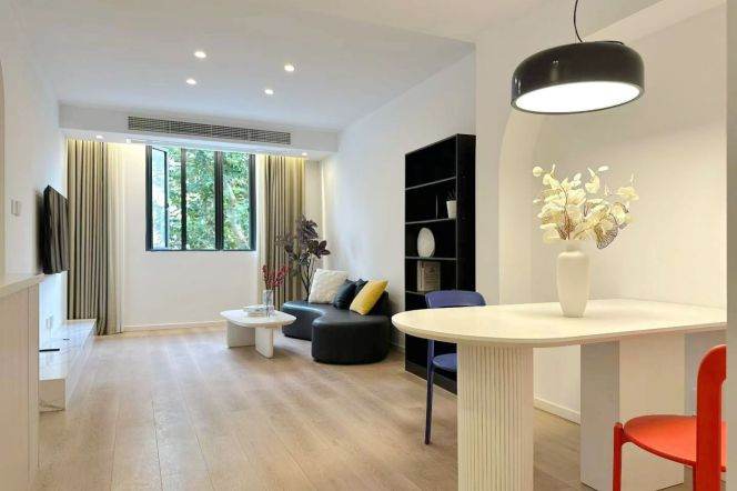 1BR Apartment in Old Xuhui (L10)