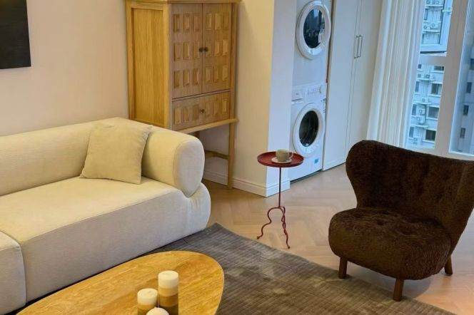 3BR Apartment in Jing'an with Floor-to-Ceiling Windows