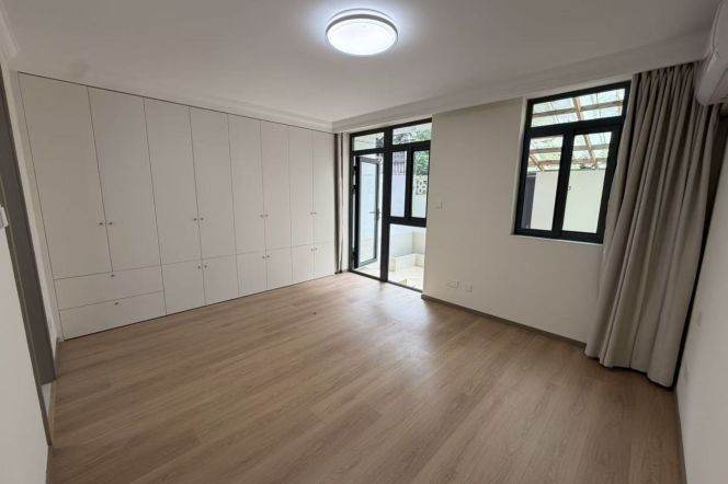 Spacious 1BR Apartment near West Bund with Terrace (L11)