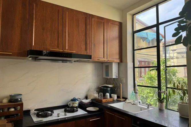 Spacious 1BR Apartment in Old Xuhui (L1/L7)