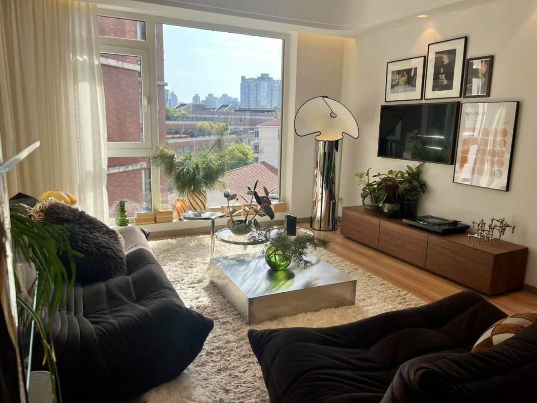 Housing image — Living Room