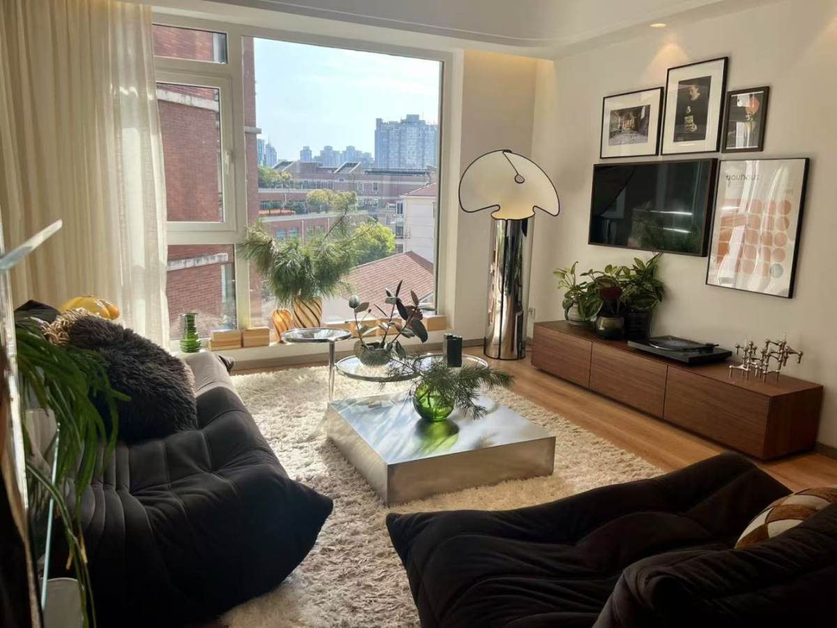 Housing image — Living Room