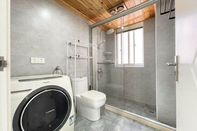 Spacious 2BR Apartment in Jing'an (L7)