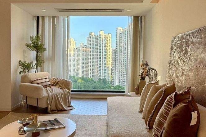 Spacious 2BR Apartment at Brilliant City with Floor-to-Ceiling Windows (L3/L4)