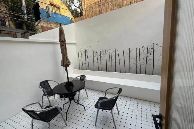 1BR Apartment near Jiangsu Rd Metro with Terrace (L2/L11)