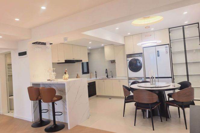 High-Floor 3BR Apartment in Laoximen (L8/L9/L10)
