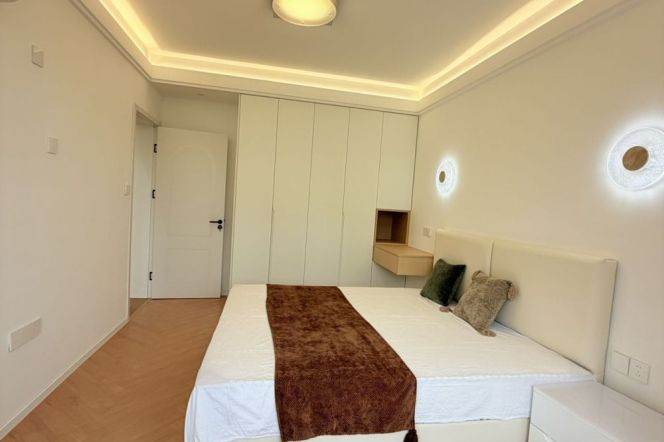 1BR Apartment in Jing'an (L2/L11)