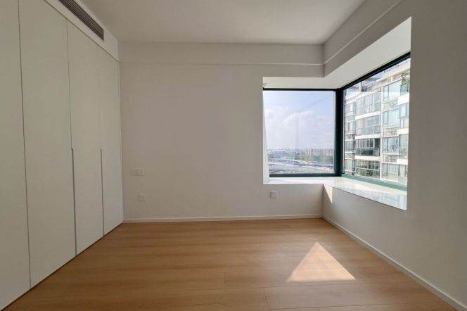 3BR Apartment in Gubei with Floor-to-Ceiling Windows (L2)