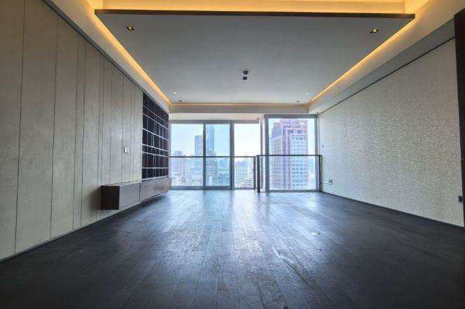 Spacious 3BR Apartment near People's Square with River View (L8/L12)