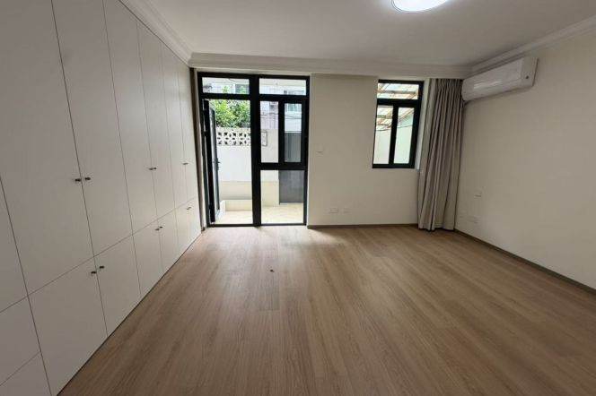 Spacious 1BR Apartment near West Bund with Terrace (L11)