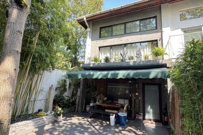 Spacious 2BR Lane House near Zhongshan Park with Private Garden
