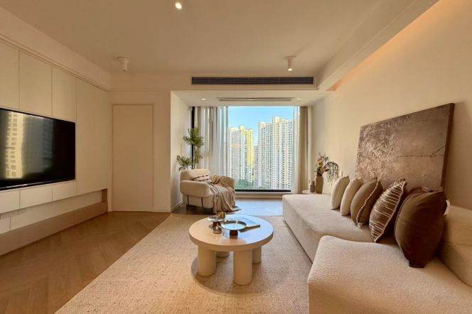 Spacious 2BR Apartment at Brilliant City with Floor-to-Ceiling Windows (L3/L4)